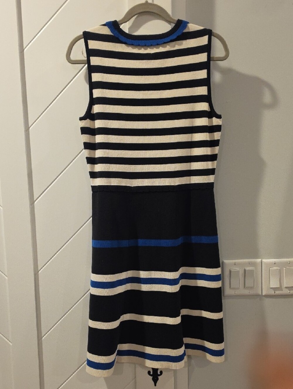 Women Sleeveless Knit Dress - Picture 2 of 3